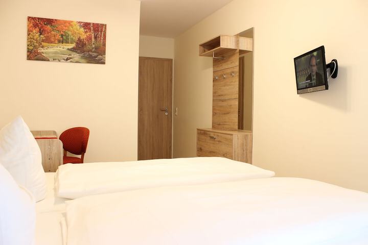 Room 32 of 97