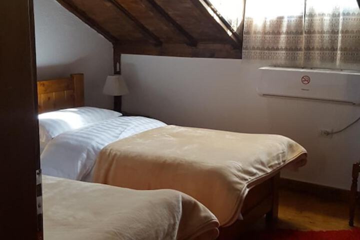 Room 15 of 33