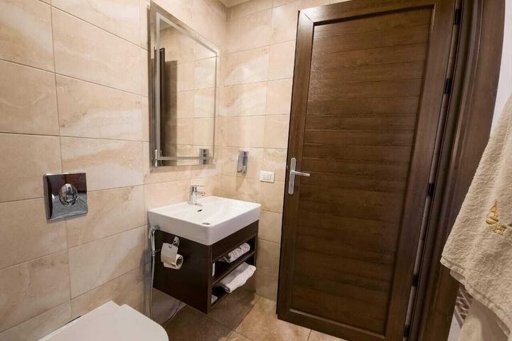 Room 16 of 29