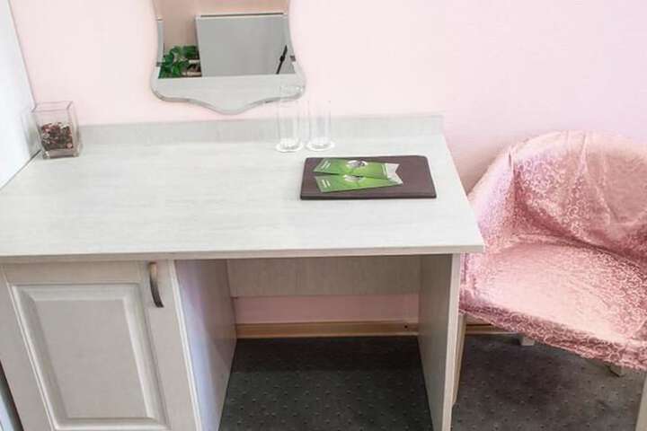 Room 8 of 34