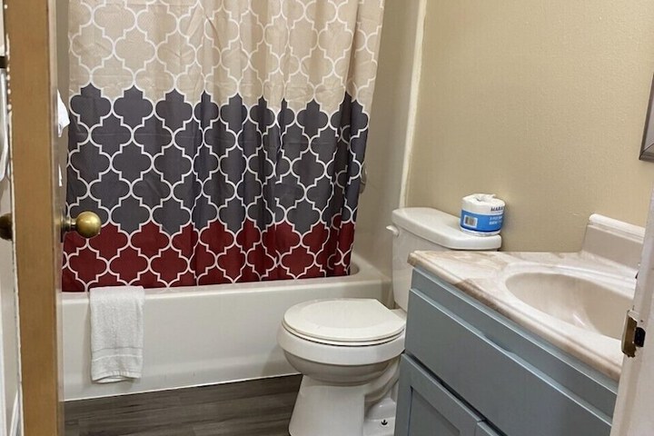 Room 9 of 16