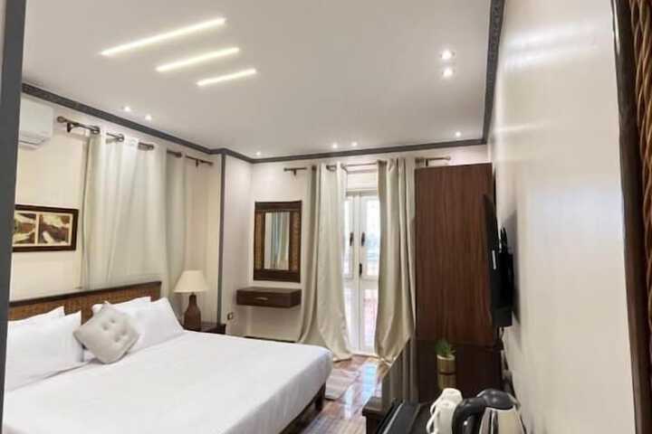Room 2 of 17