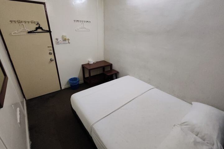Room 9 of 68