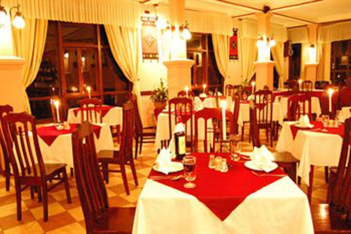 Dining 19 of 23