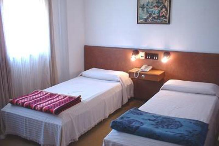 Room 7 of 11