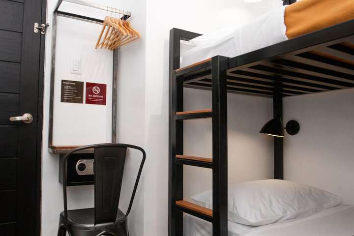 Room 8 of 40