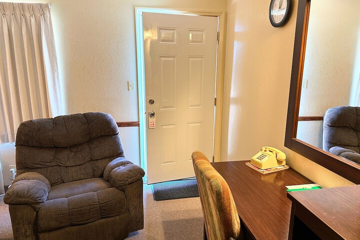 Room 2 of 35