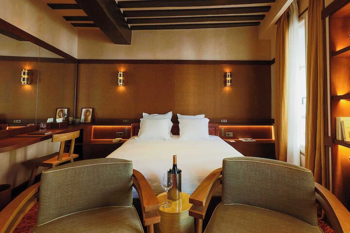 Photo of Confidential Room 1 a Stones Throw From the Louvre
