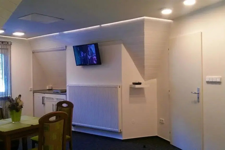 Room 13 of 22