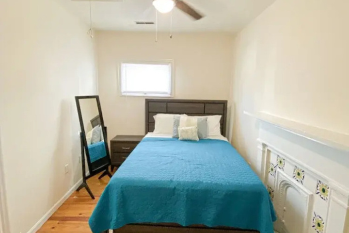 Room 5 of 16
