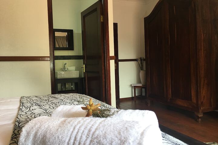 Room 4 of 37