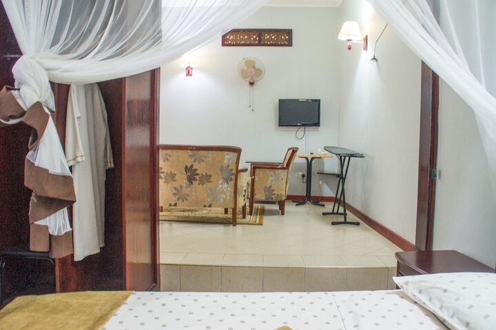Room 17 of 33