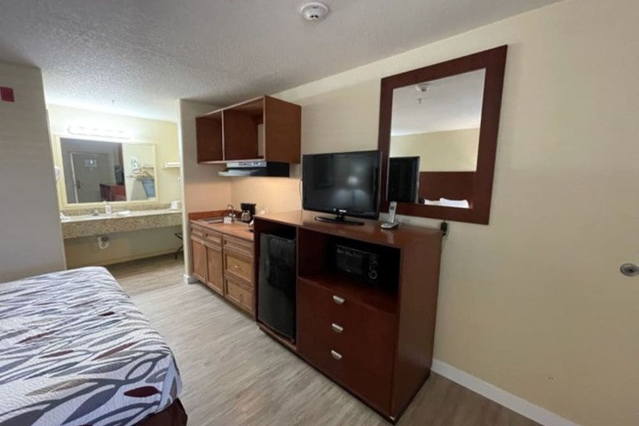 Room 12 of 16