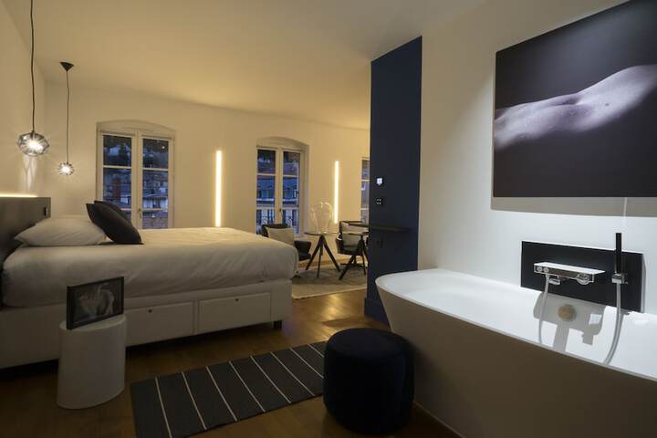 Room 35 of 780