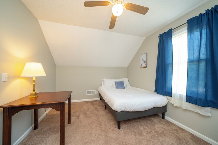 Room 4 of 30