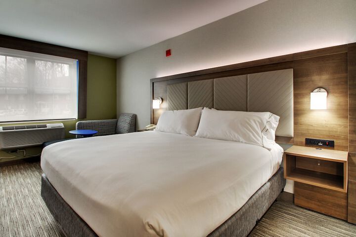Standard | King Bed (13 of 15)