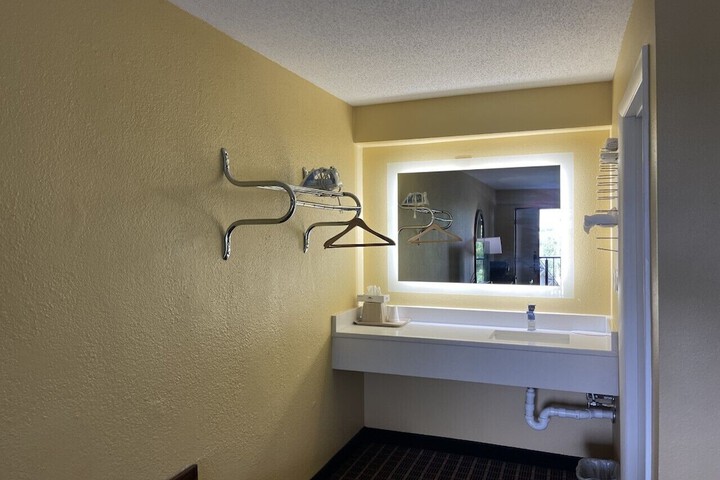 2 Double Beds (4 of 9)