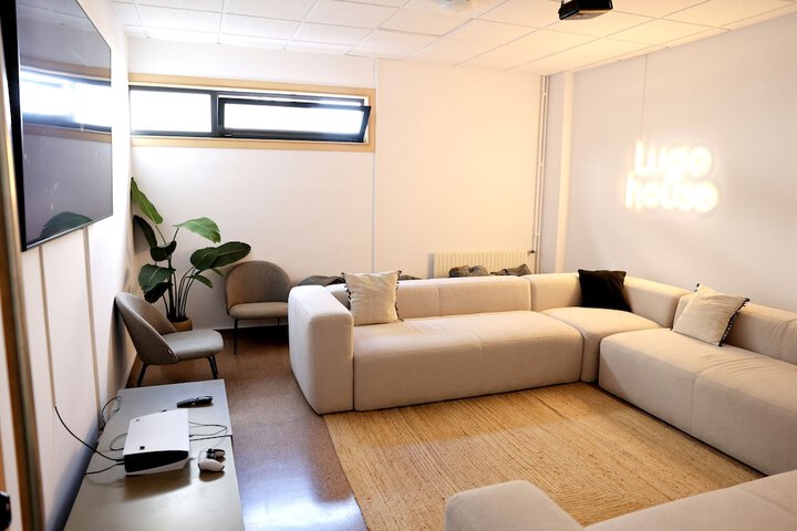 Room 17 of 34