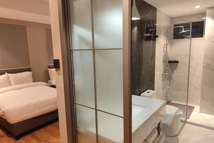 Room 21 of 54