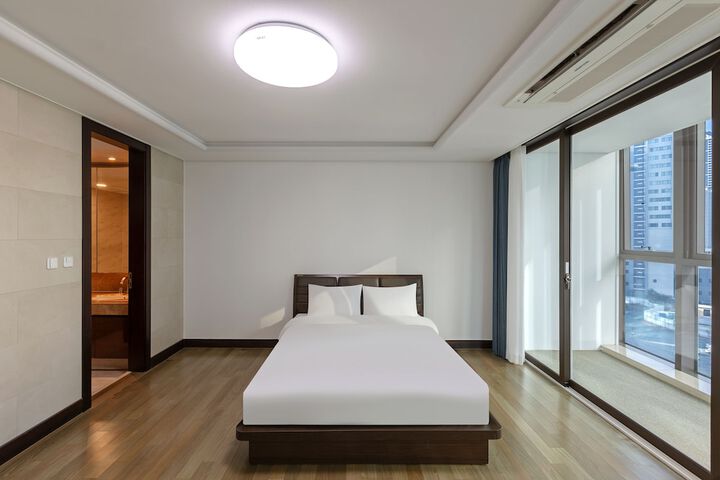 Room 27 of 94