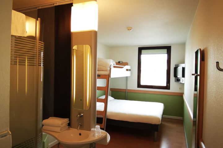 Room 20 of 40