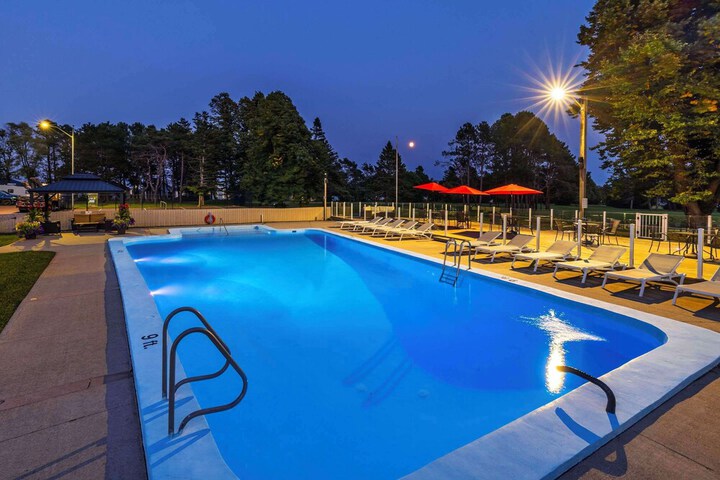 Pools & Facilities