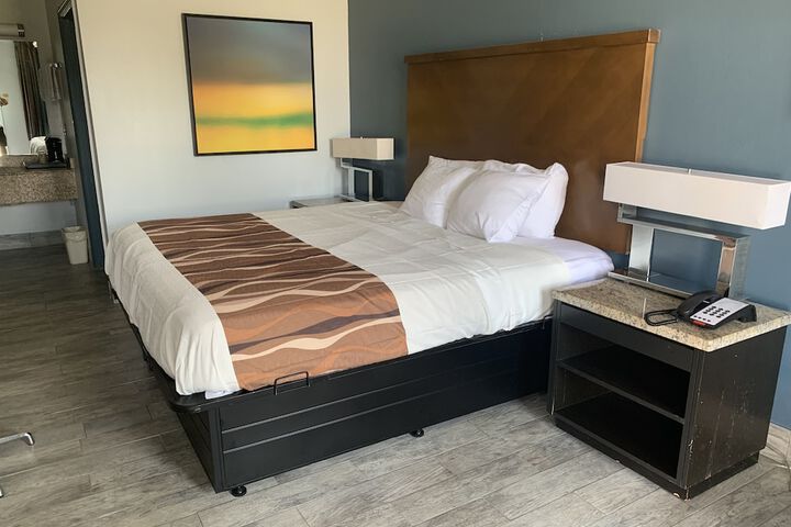 Room 6 of 26