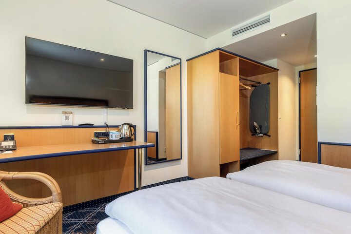 Room 36 of 92