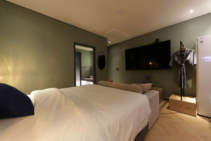 Room 6 of 64