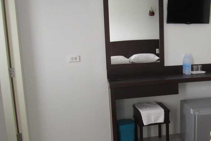 Room 5 of 40