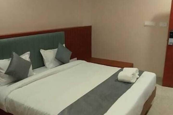 Room 4 of 7