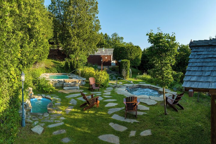 Swimming pool at Auberge des Falaises