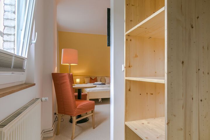 Room 16 of 48
