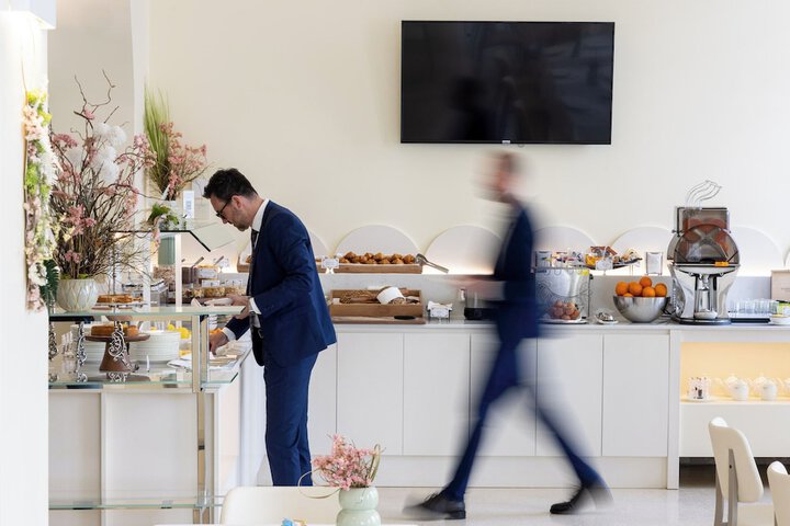 Breakfast/Coffee Service 22 of 32