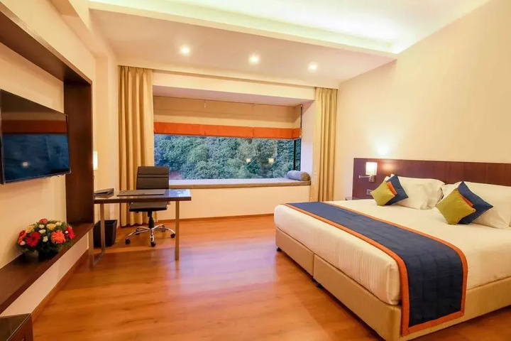 Room 4 of 20