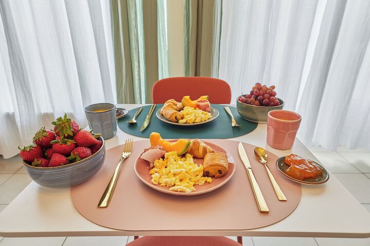 Dining 32 of 36