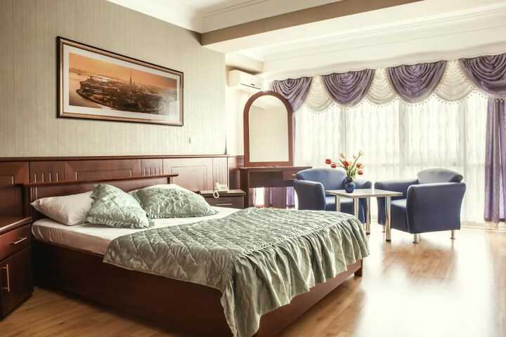 Room 8 of 35