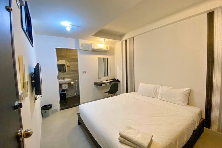 Room 26 of 40