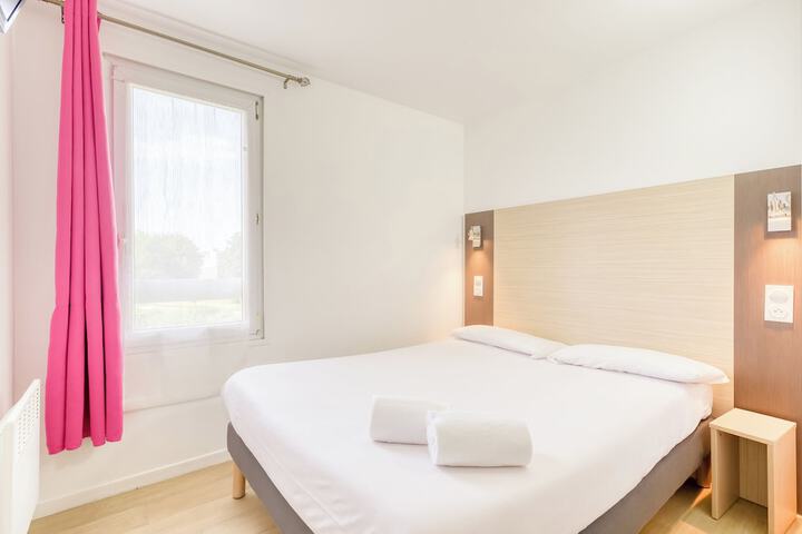 Room 8 of 33