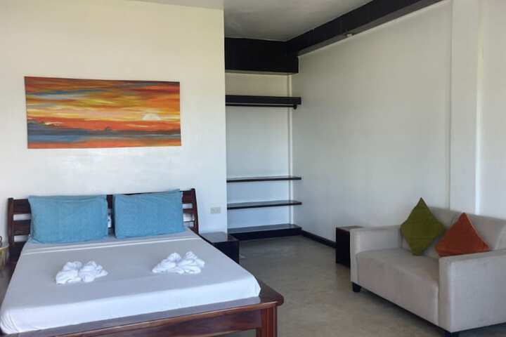 Room 5 of 92