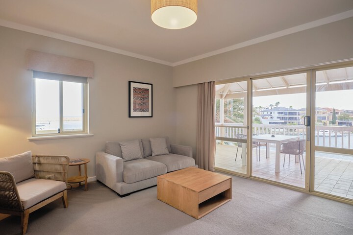 Room 4 of 27
