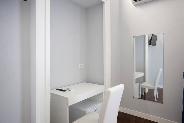 Room 20 of 111