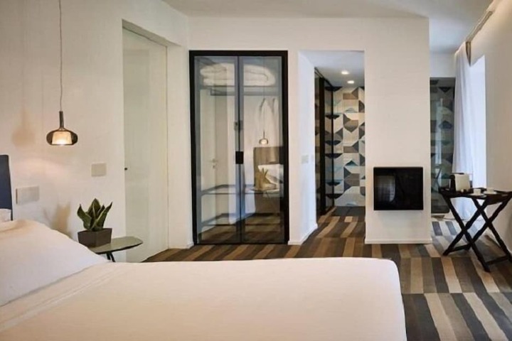 Room 14 of 80