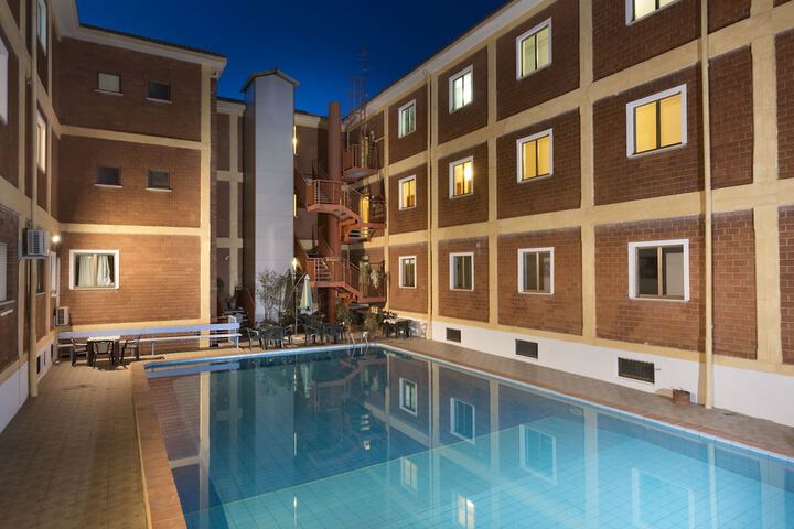 Hotel Pool