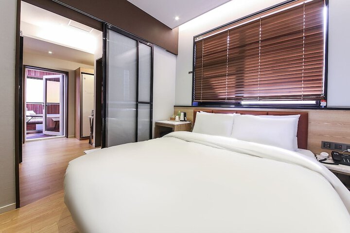 Room 25 of 60