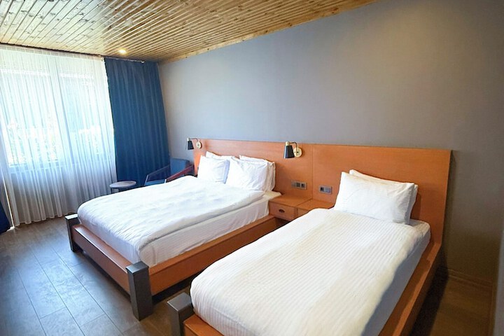 Room 28 of 151