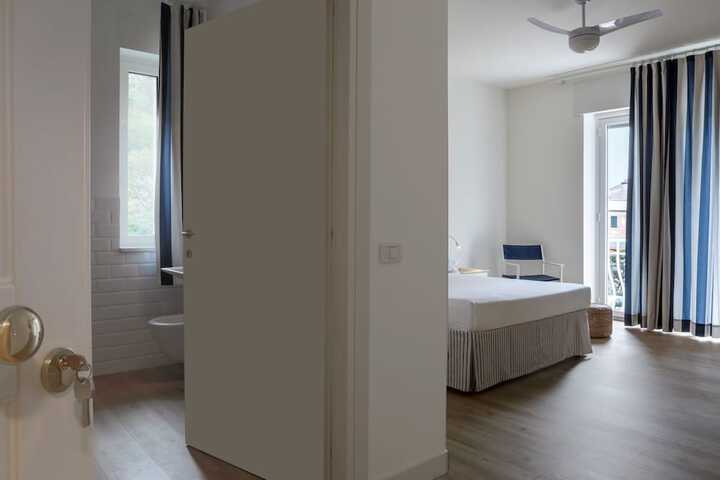 Room 17 of 97