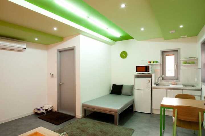 Room 10 of 37