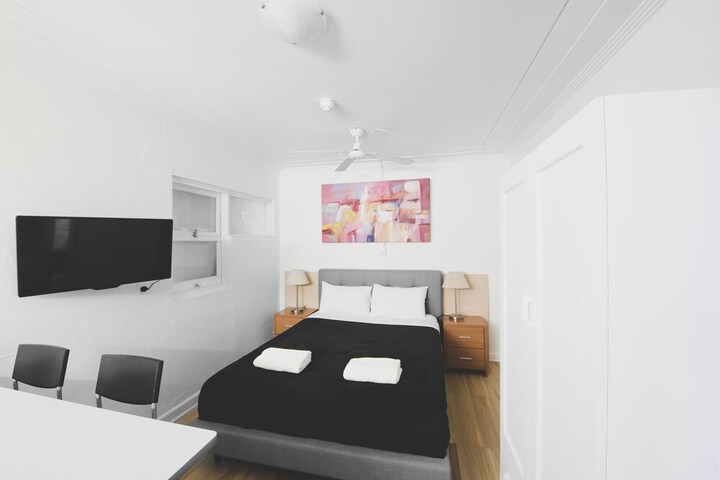 Room 4 of 35