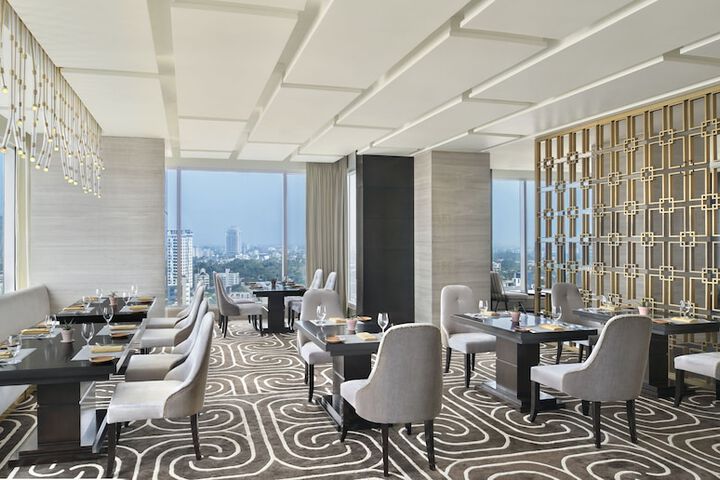 Lounge 67 of 89